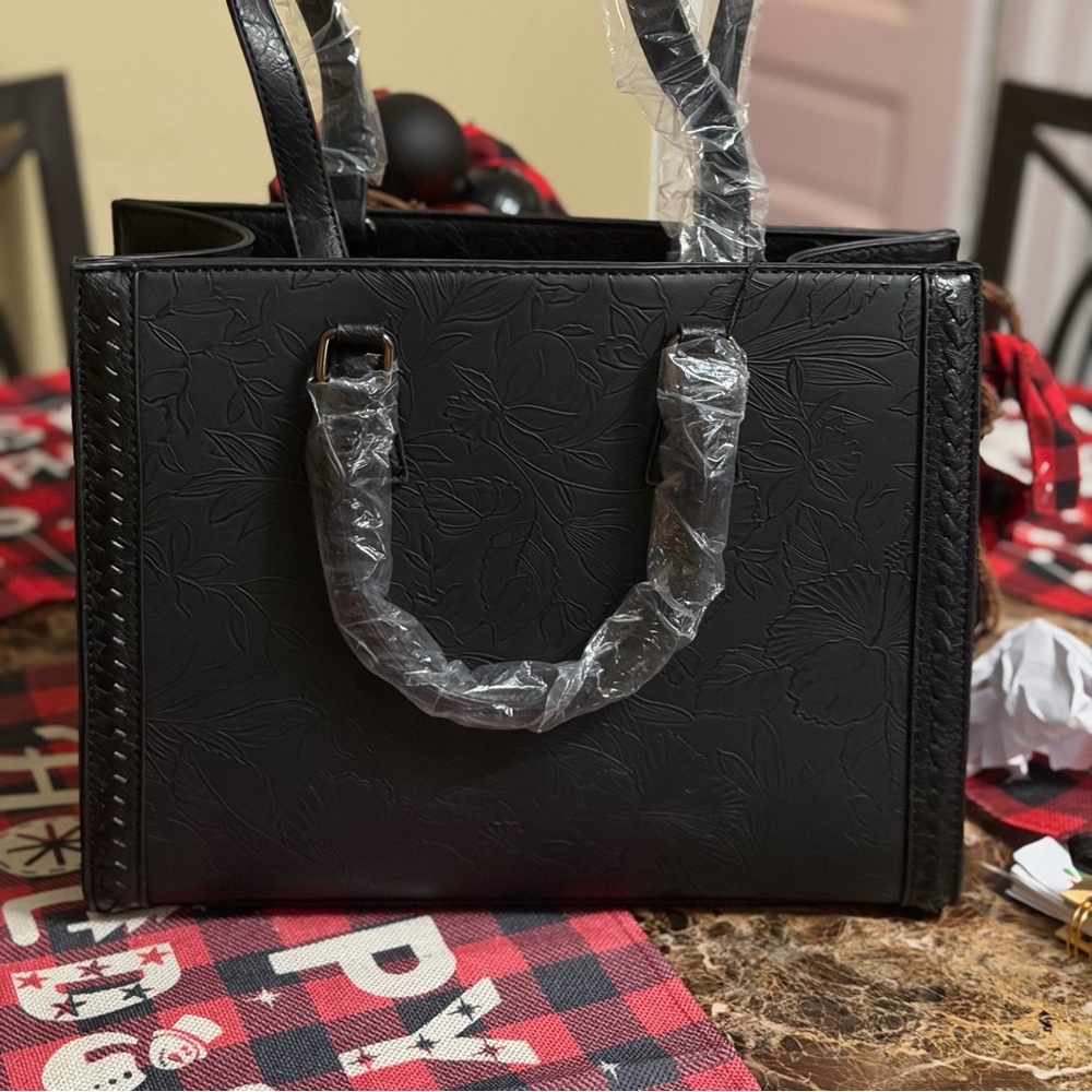 Chic Black Embossed Shoulder Bag